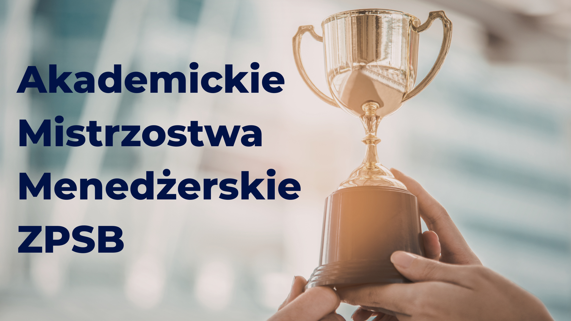 Złoty puchar po prawej stronie, po lewej nagłówek: Akademickie Mistrzostwa Menedżerskie ZPSB