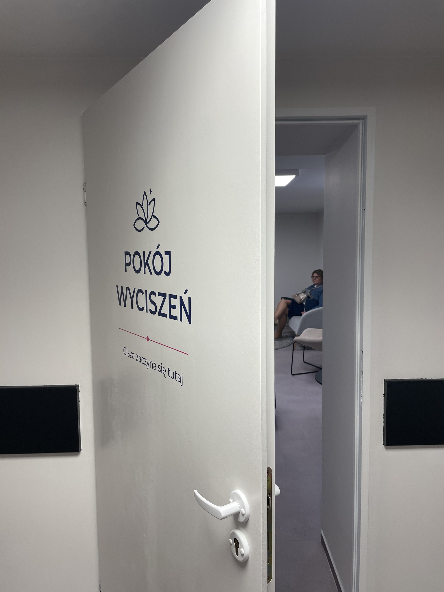 Drzwi wejściowe do pokoju wyciszeń