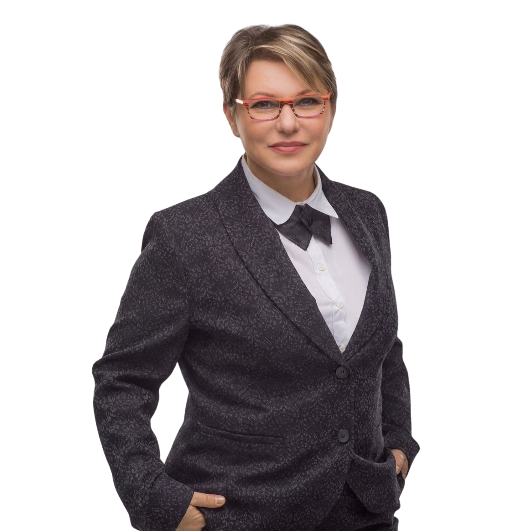 Zdjęcie Marii Christowa - Dobrowolskiej. Kobieta w ciemnym garniturze, białej koszuli i okularach.